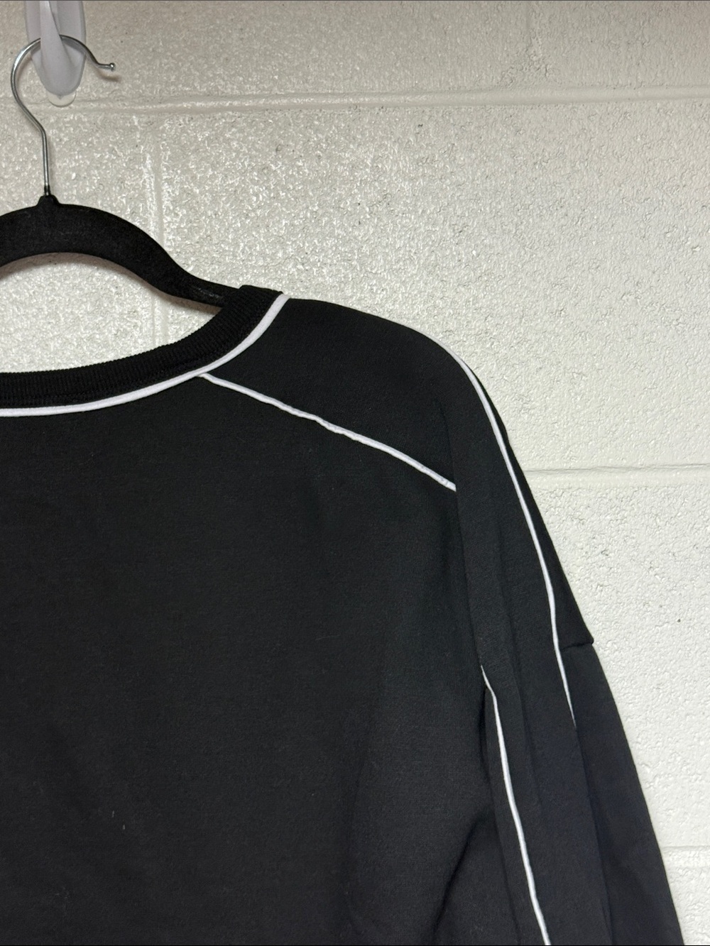 Eloquii Women’s Black Long Sleeve Sweatshirt with White Trim Sz 14/16 - Picture 8 of 9